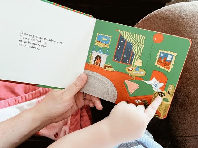 reading aloud to kid in French